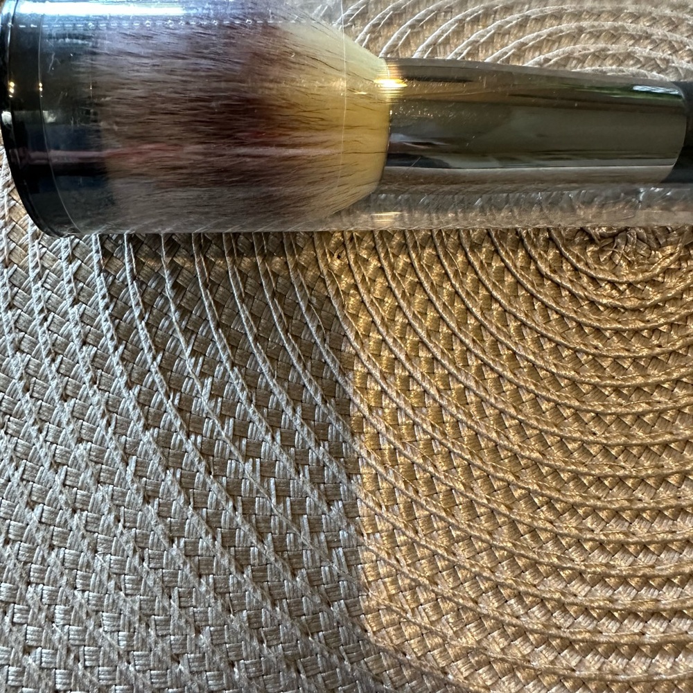 IT Heavenly Luxe wand ball powder brush - Picture 5 of 10